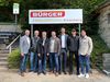 Sieben Männer stehen unter einem Schild der BÜRGER Freilichtbühne Killesberg. Von links nach rechts stehen da: v.l.n.r.: Guido von Vacano (Geschäftsführer in.Stuttgart), Hans-Peter Zachary (Bandmanager SWR Big Band), Marc Oßwald (Geschäftsführer Vaddi Concerts), Christian Doll (Geschäftsführer C2 Concerts), Martin Bihlmaier (Geschäftsführer BÜRGER), Arnulf Woock (Pressesprecher Music Circus Concertbüro), Christian Eisenhardt (Abteilungsleiter in.Stuttgart)